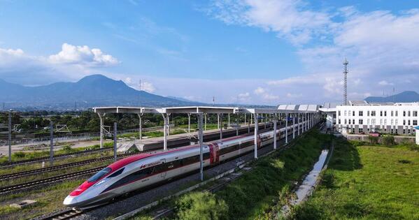 Xinhua Headlines: China, ASEAN to upgrade free trade, bring more certainties to world